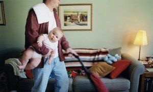 Father-holding-baby-002